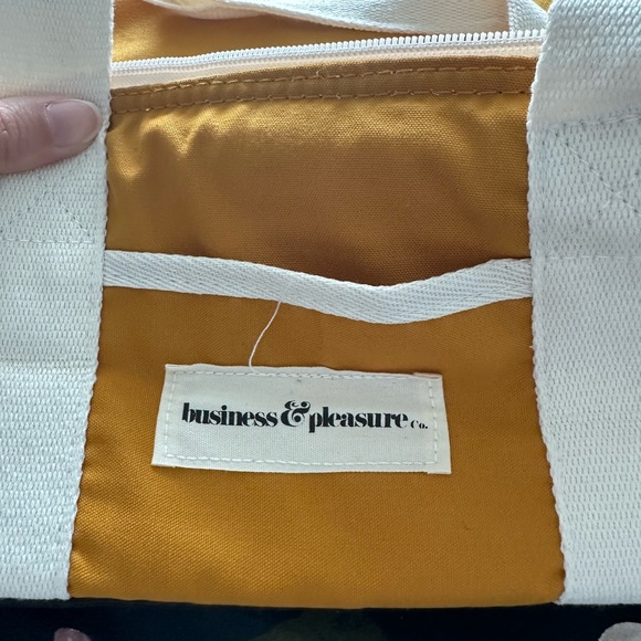 Business & Pleasure Co. Mini Cooler Bag - Picture 2 of 4